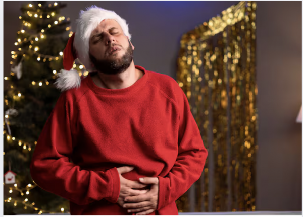 4 Bebidas naturales para aliviar la indigestión navideña